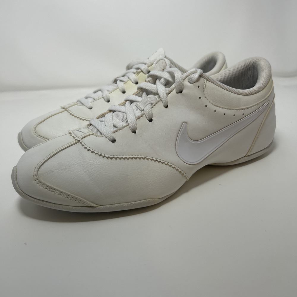 Nike Cheer Unite Athletic Sneakers  Women's‎ Size 7.5 White Leather 583145-110